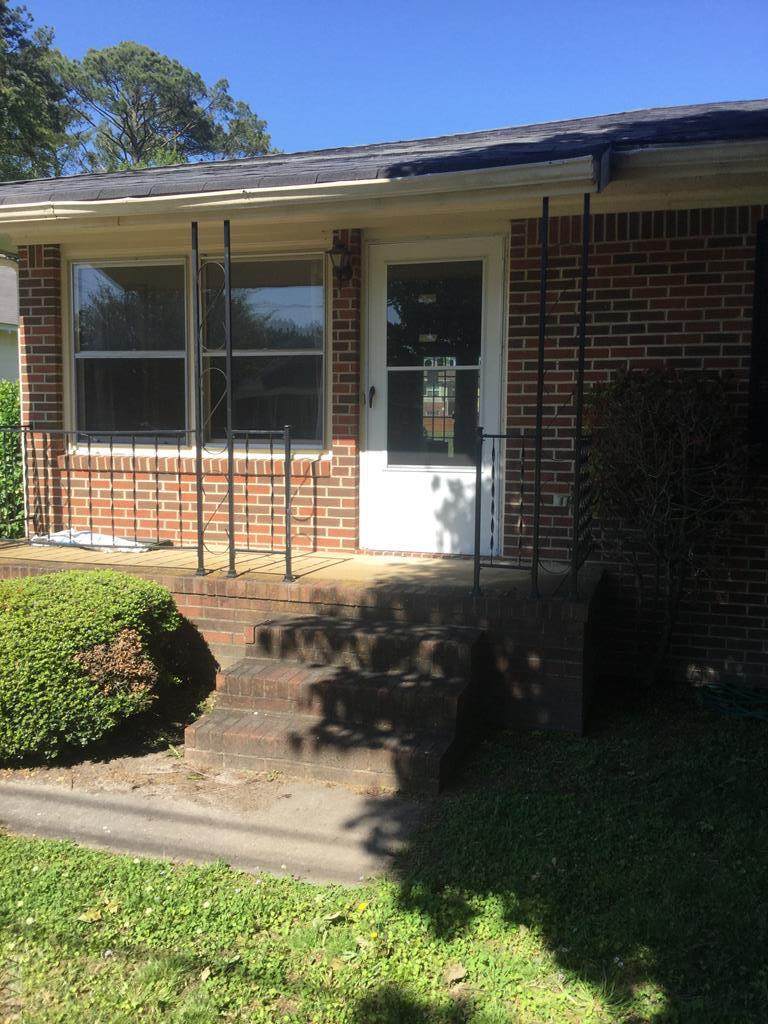 606 Cardwell Street - Photo 1