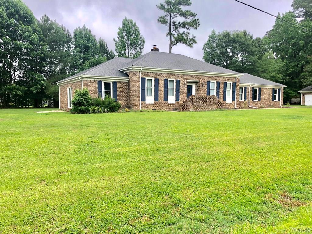 401 Pineview Drive - Photo 1