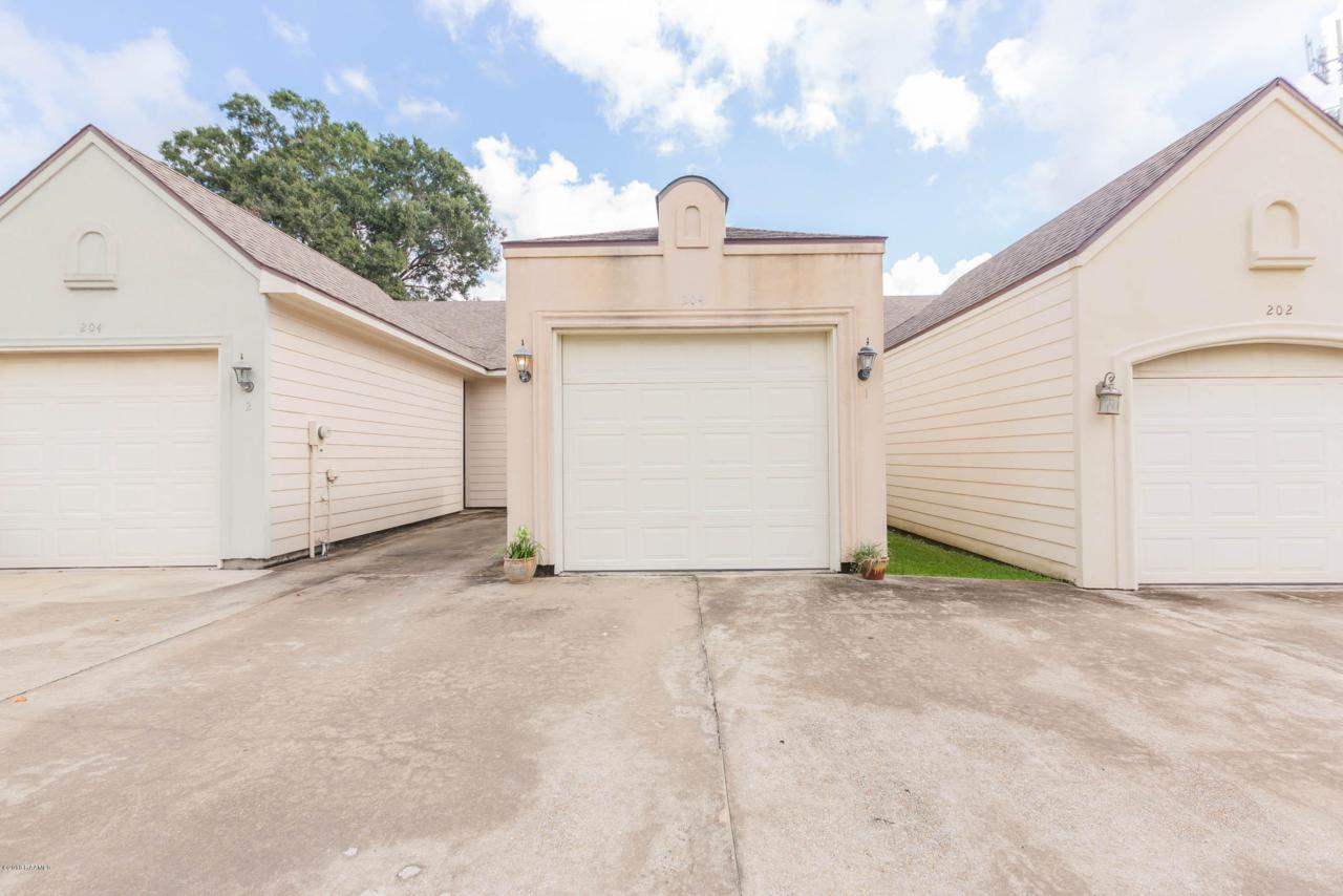 204 Brentwood Boulevard - Photo 1