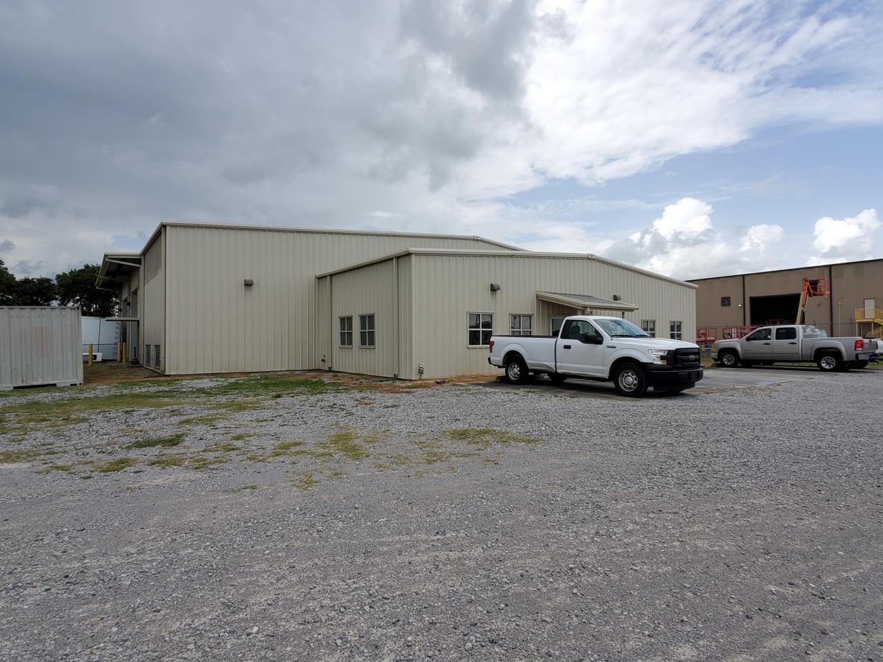 1062 Petroleum Parkway - Photo 1