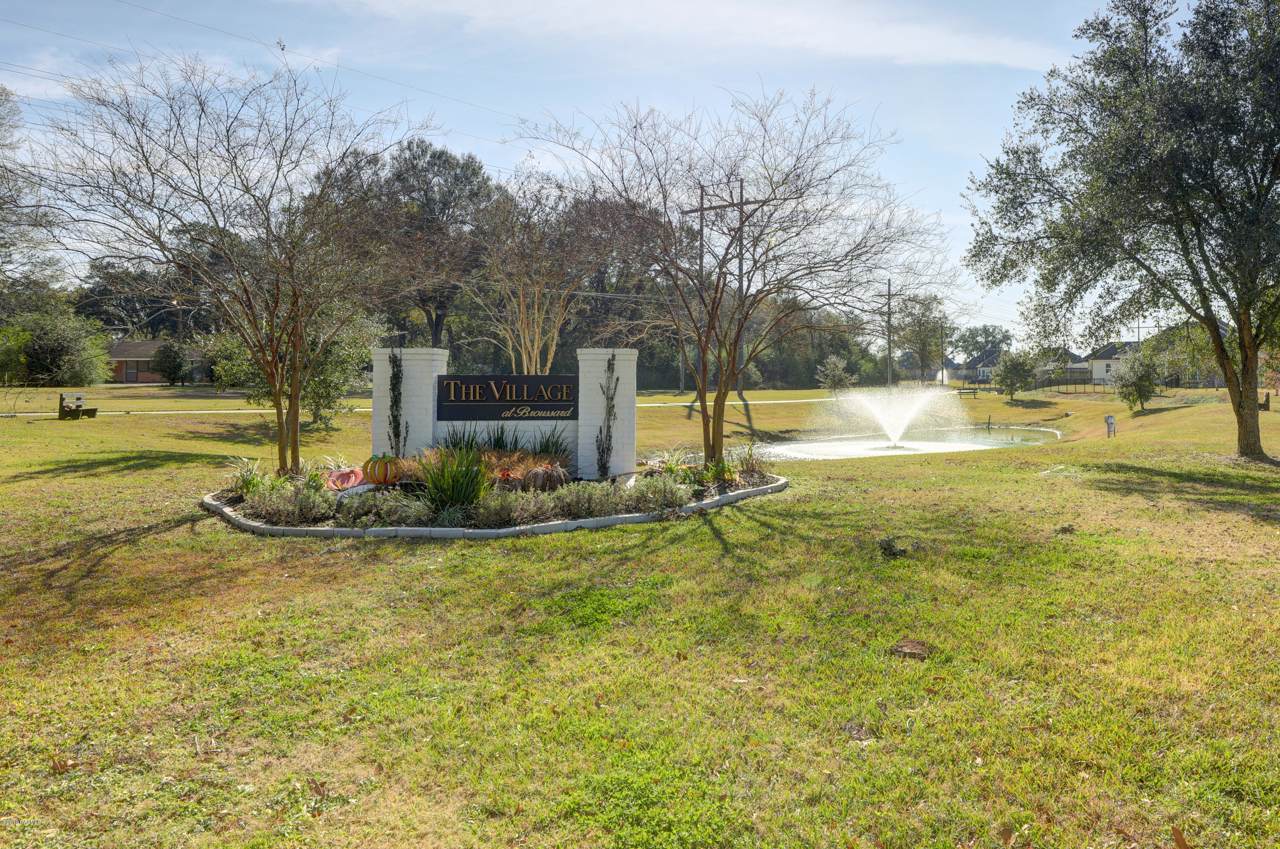 108 Meadowbrook Drive - Photo 1