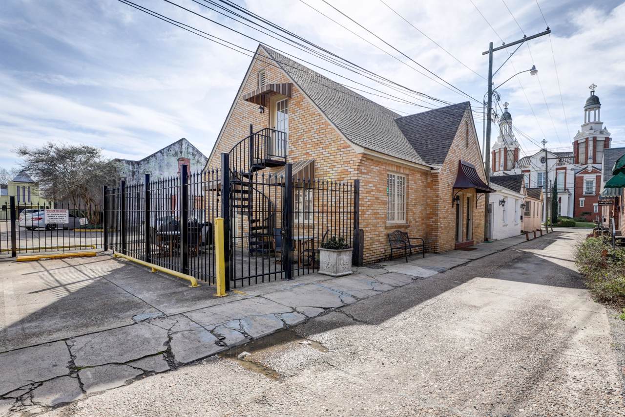 121 Church Alley - Photo 1