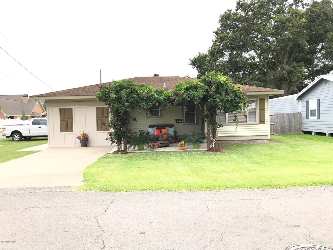 401 Kathy Drive - Photo 1