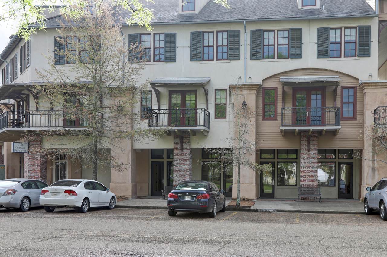 605 Silverstone Road - Photo 1