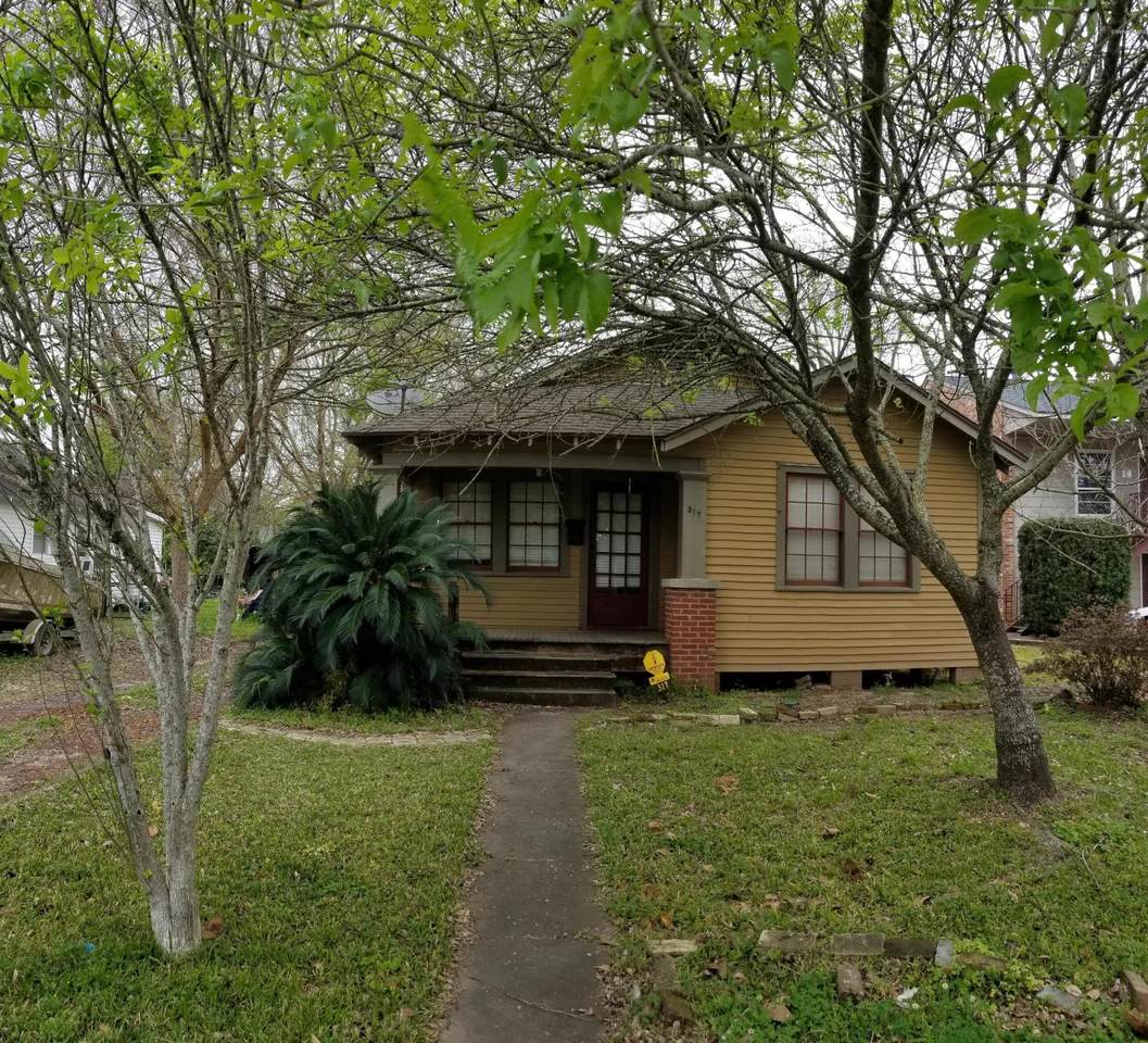 317 General Mouton Avenue - Photo 1