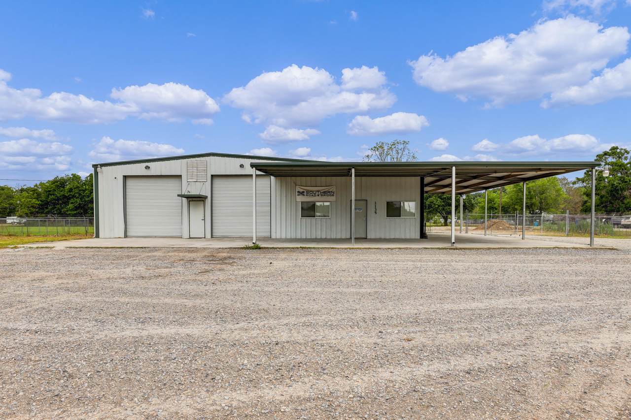 1135 Henderson Hwy - Photo 1 1135 Henderson Hwy - Photo 1
