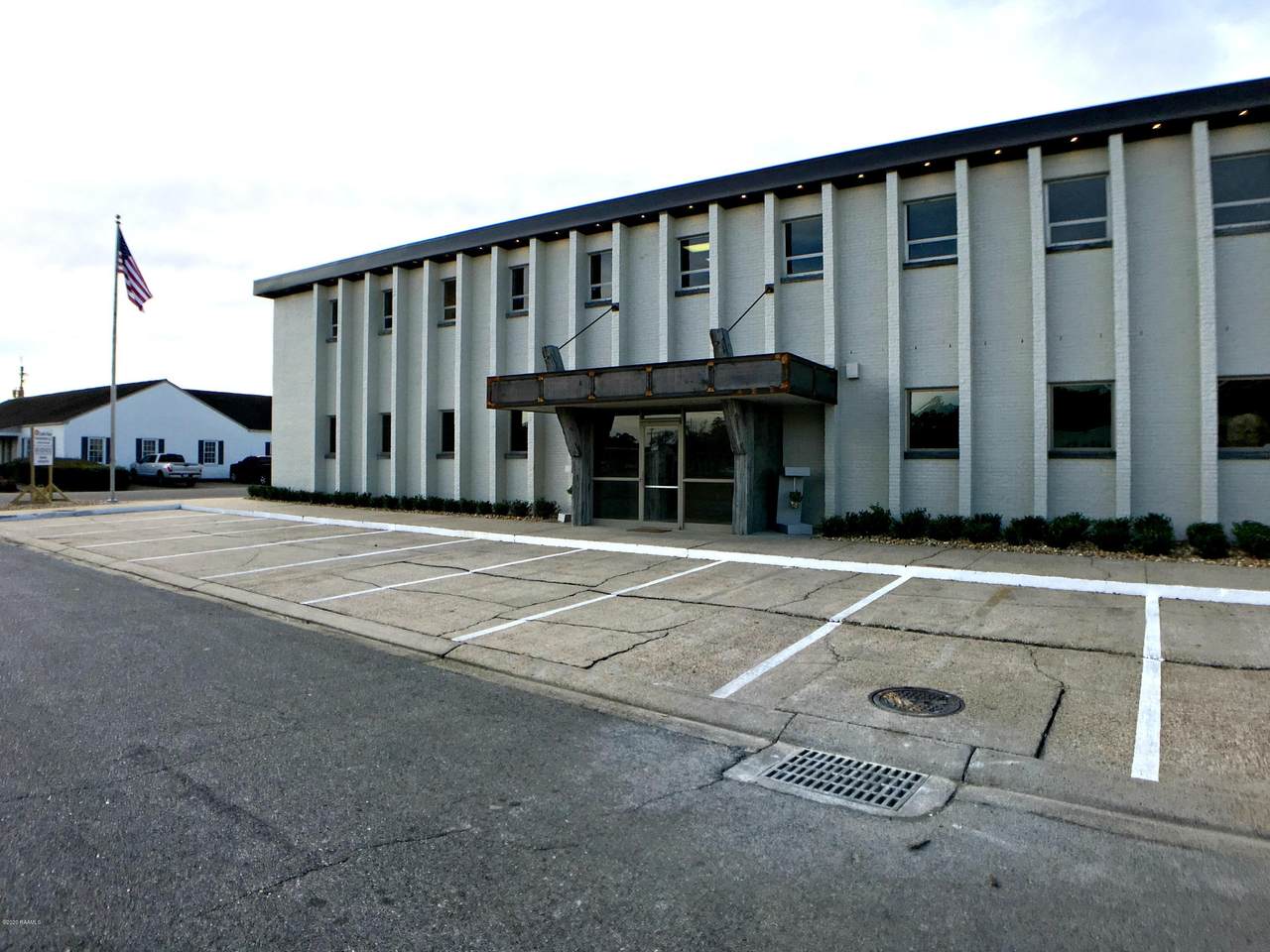 412 Travis Street - Photo 1