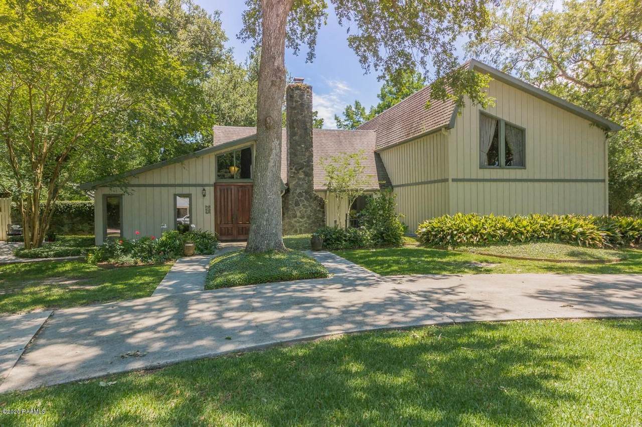 205 Acacia Drive - Photo 1