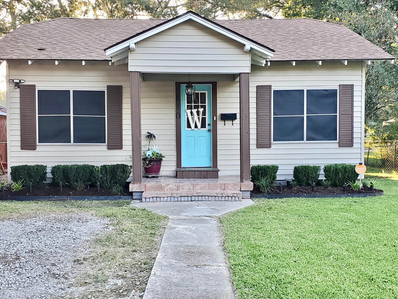 610 6th Street - Photo 1