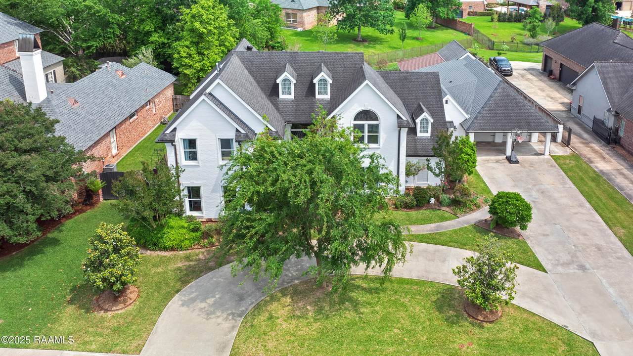 107 Llansfair Drive - Photo 1