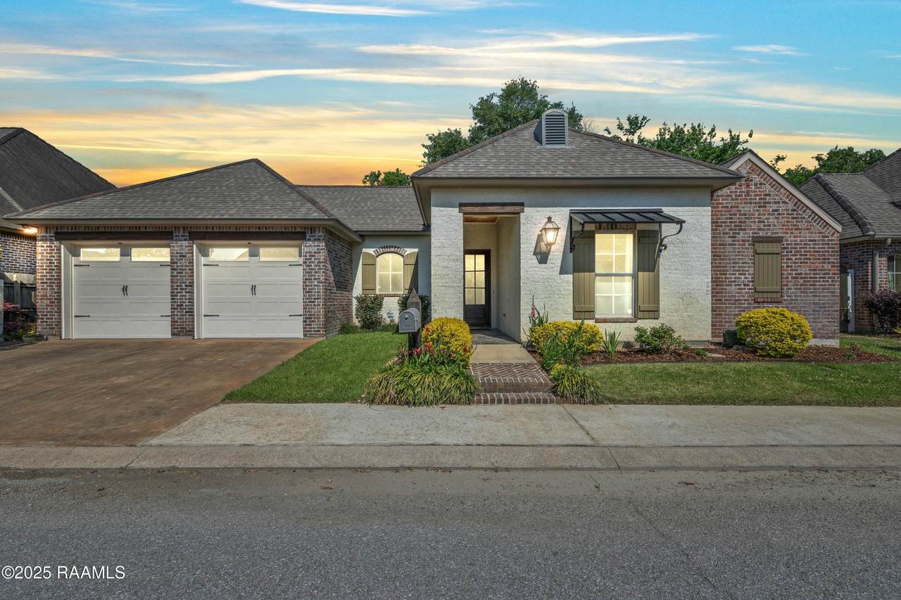 205 Petrus Drive - Photo 1