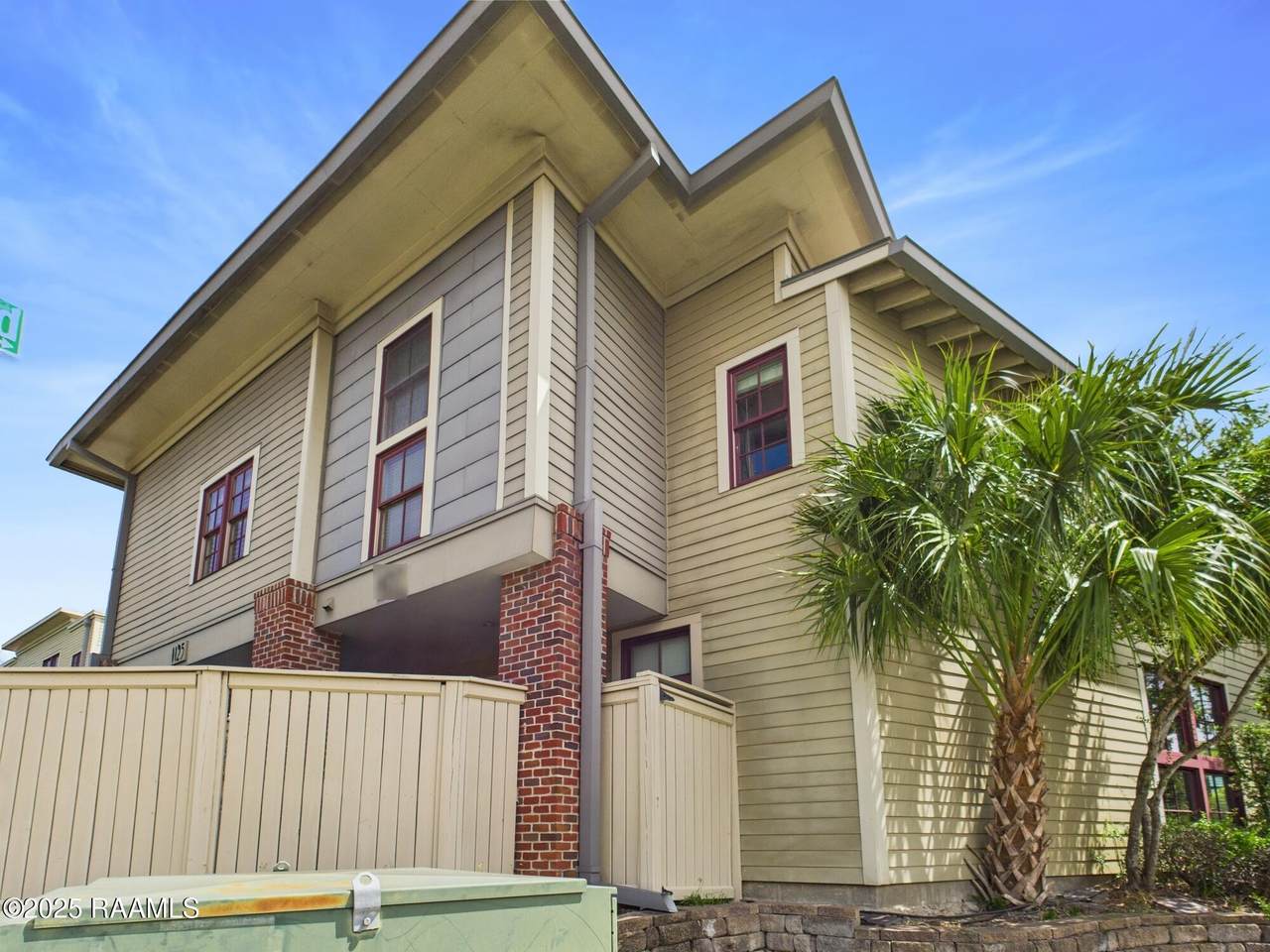 1127 Camellia Boulevard - Photo 1