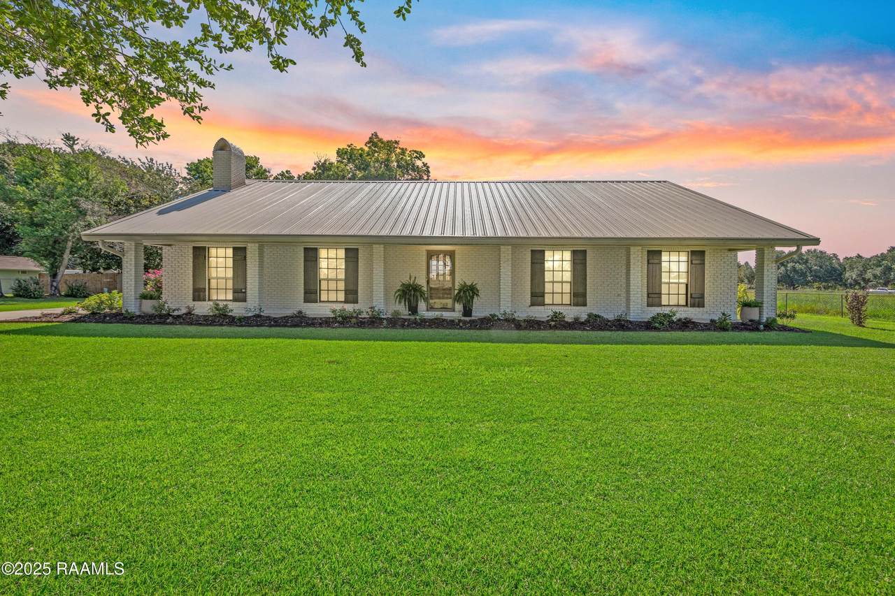319 Roger Road - Photo 1