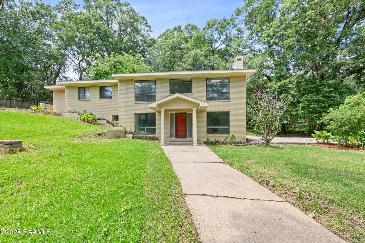 211 Wildwood Drive - Photo 1