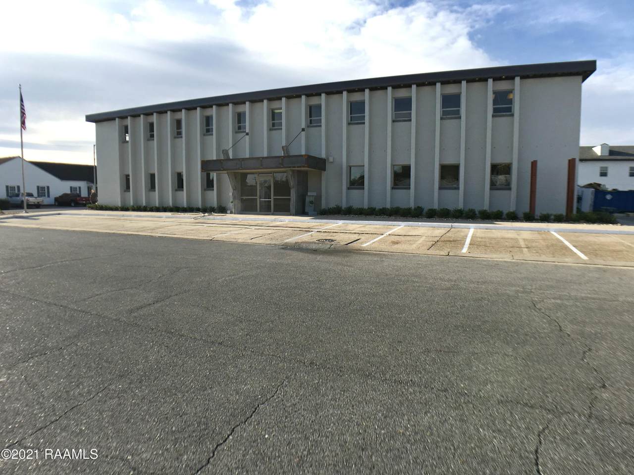 412 Travis Street - Photo 1