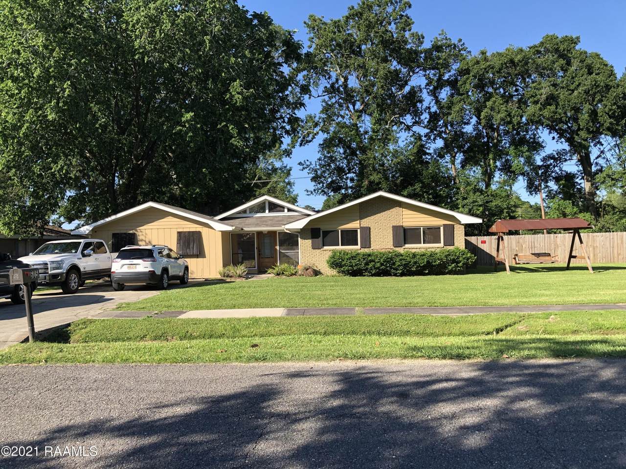 605 Daniel Drive - Photo 1
