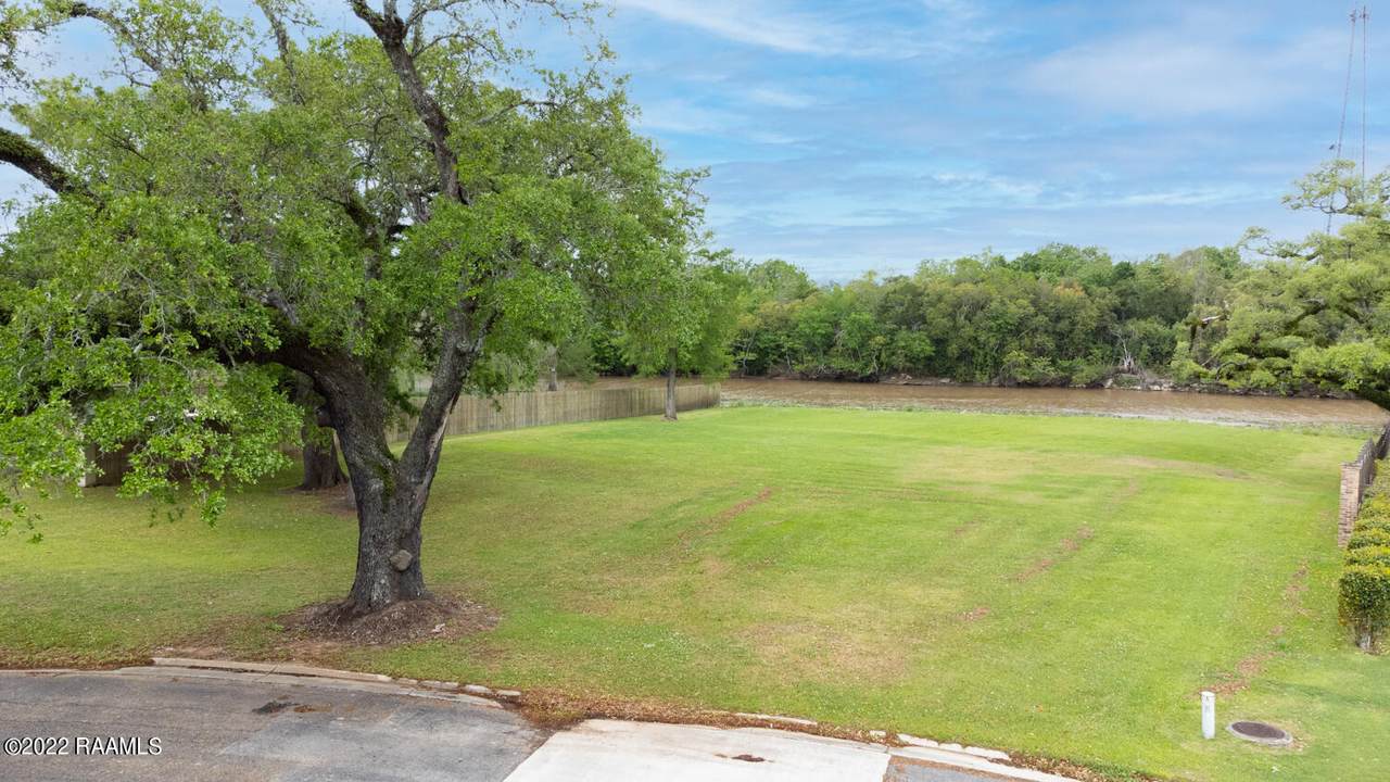 31 Shadows Bend Boulevard - Photo 1
