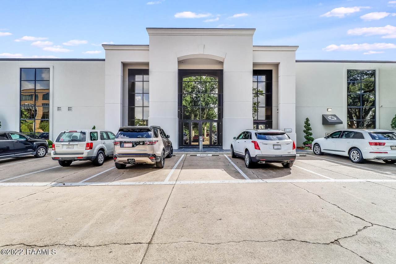 900 Saint Mary Boulevard - Photo 1