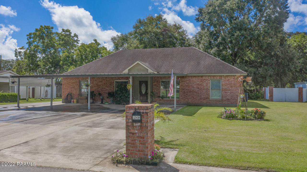 718 Espasie Drive - Photo 1