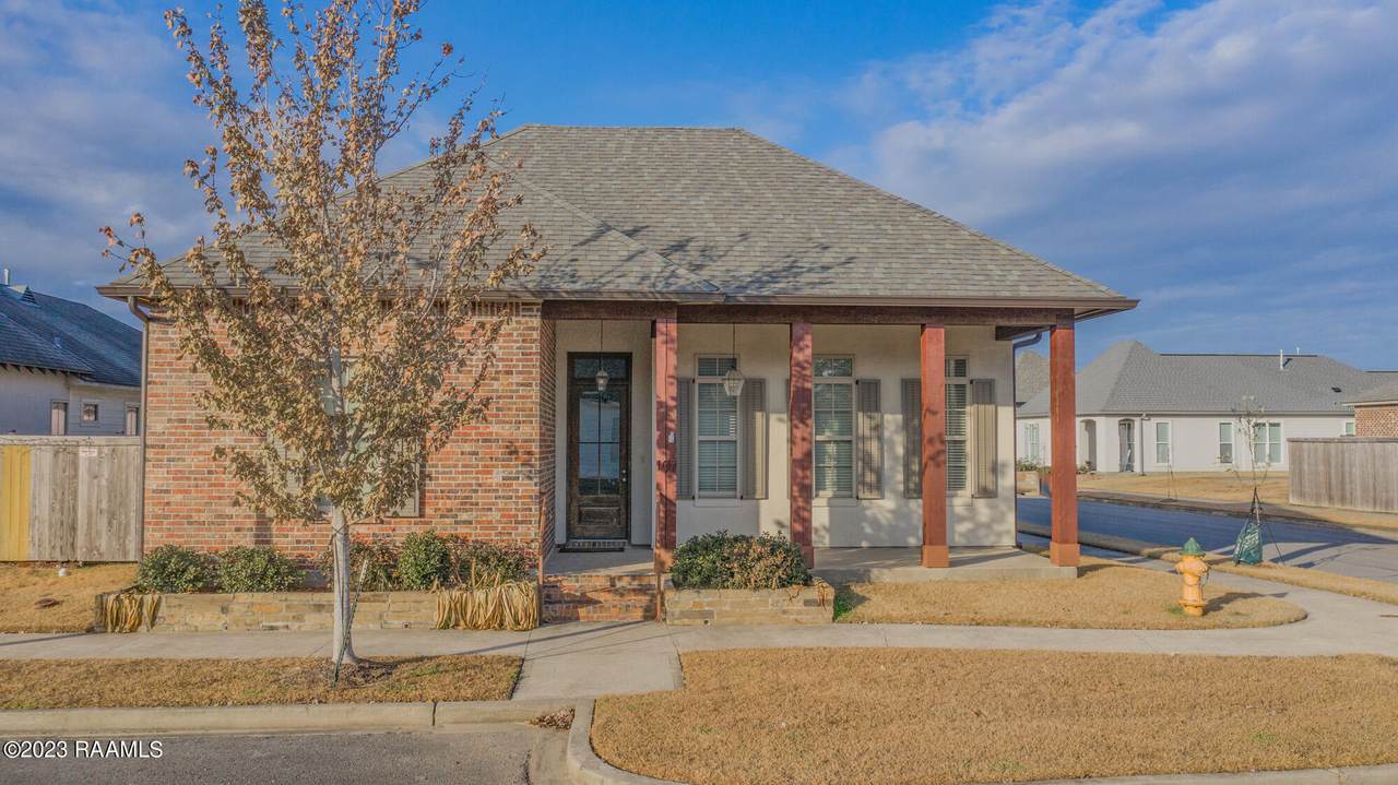 107 Flores Court - Photo 1