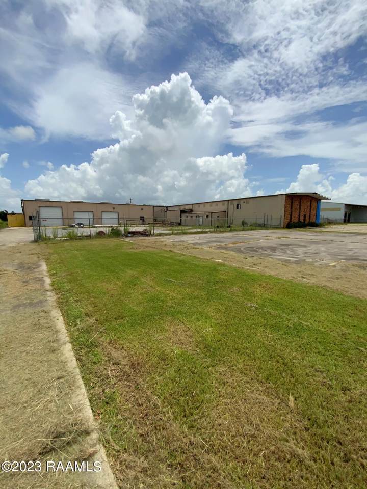 117 & 119 Venture Boulevard - Photo 1