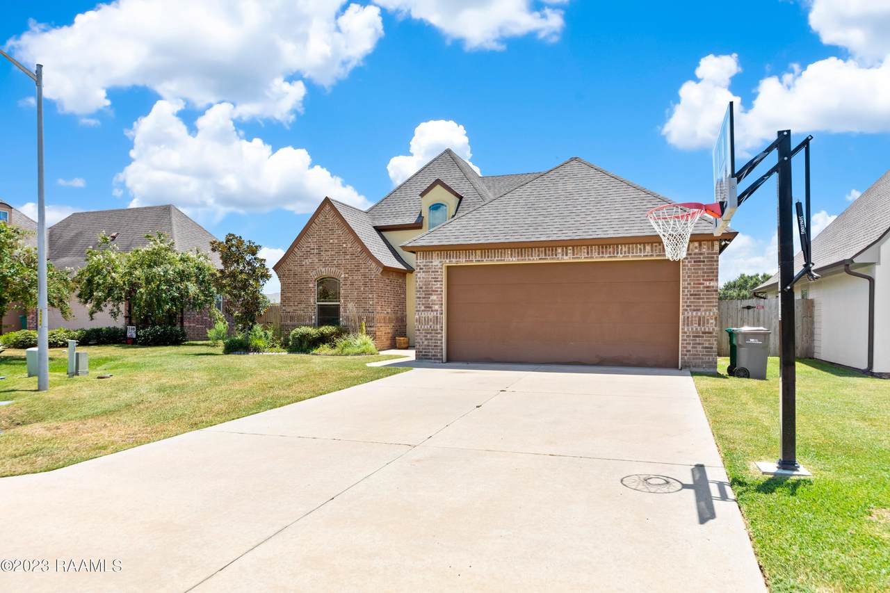 108 Glenbrook Drive, Broussard, LA 70518 (MLS 23007130) Keaty Real
