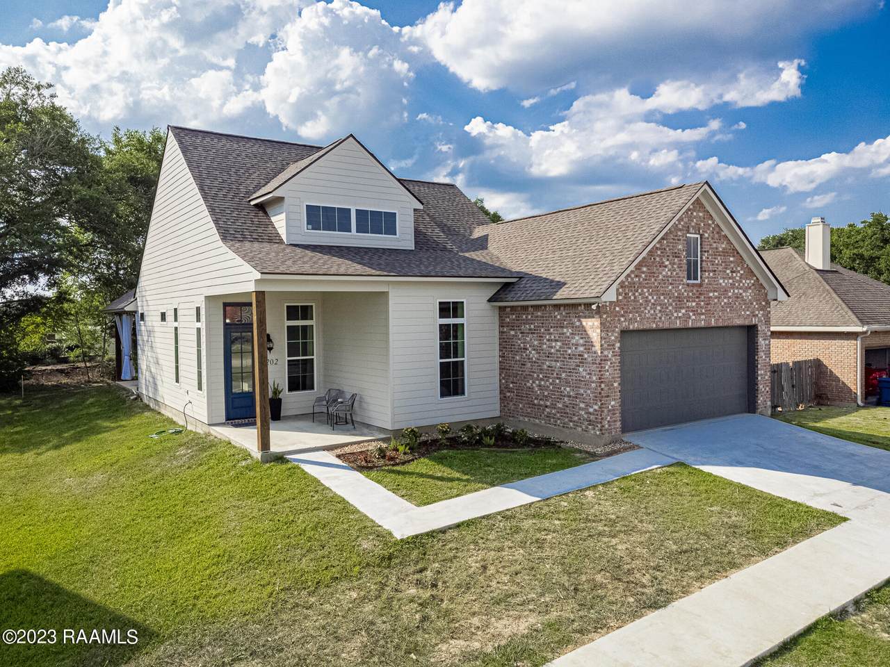 202 Student Lane - Photo 1