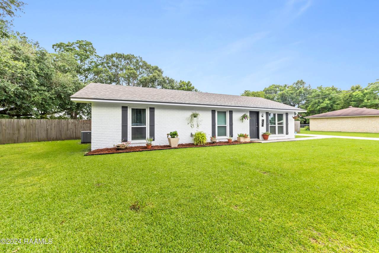 1048 Madeline Heights, Breaux Bridge, LA 70517 (MLS 24000427) Keaty