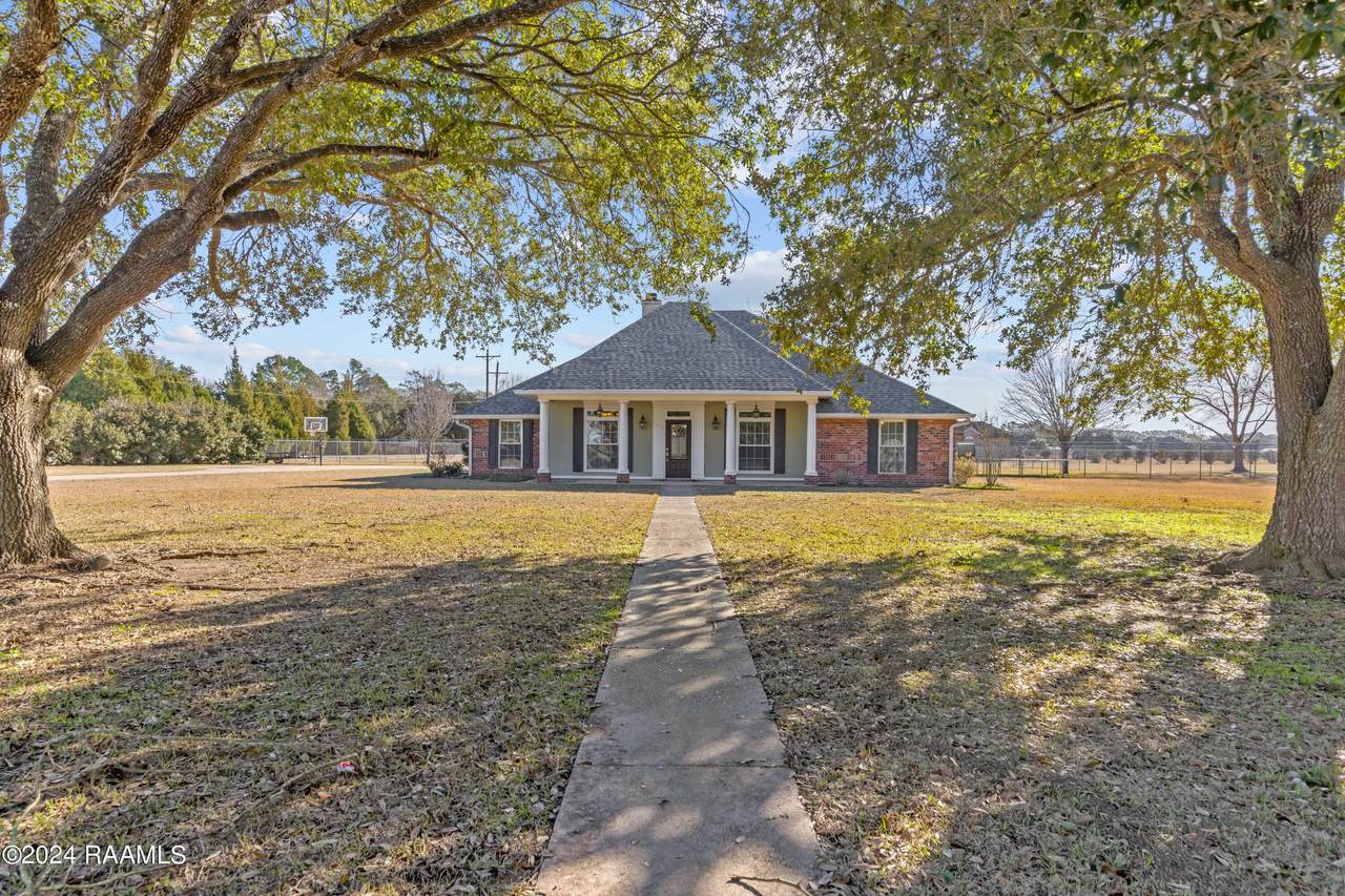 101 Beau Clos Lane, Broussard, LA 70518 (MLS 24001421) Keaty Real