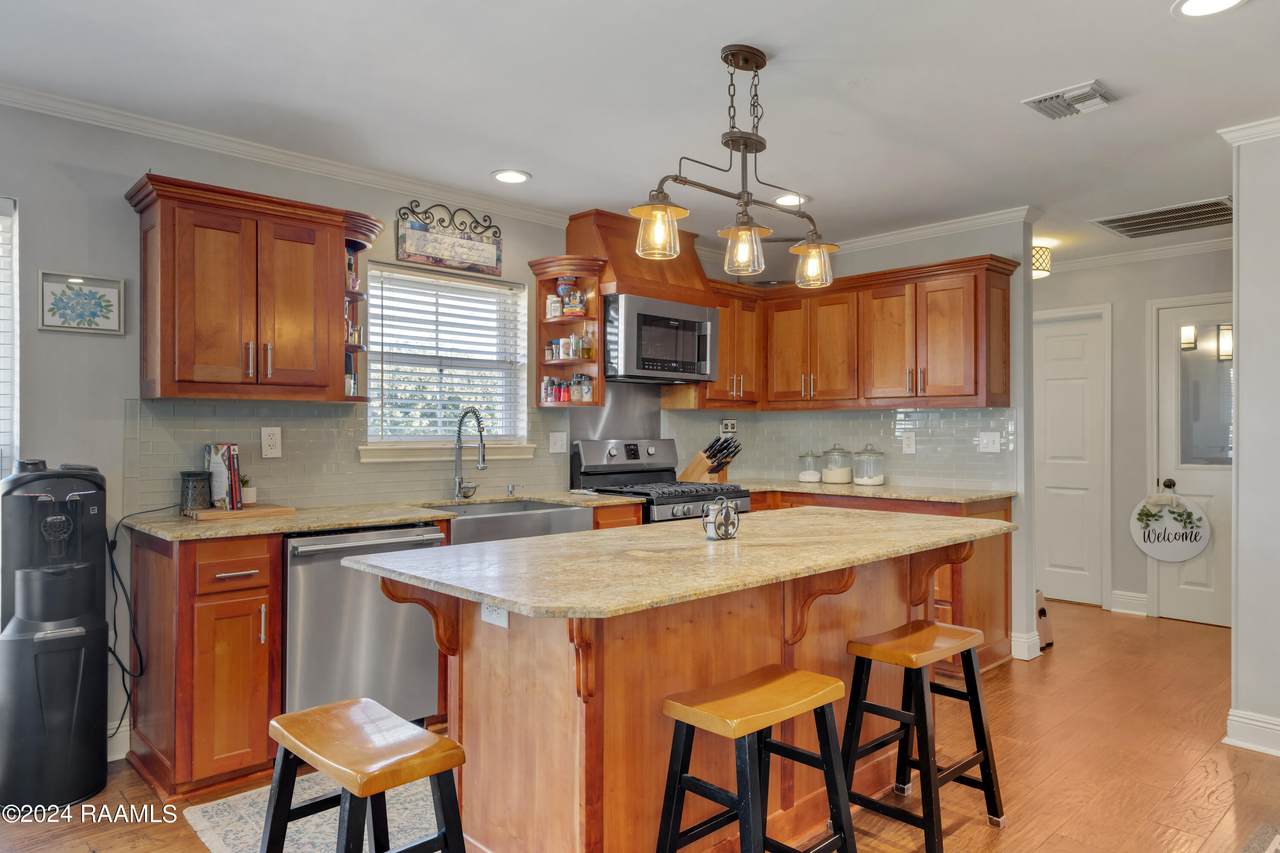 101 Beau Clos Lane, Broussard, LA 70518 (MLS 24001421) Keaty Real