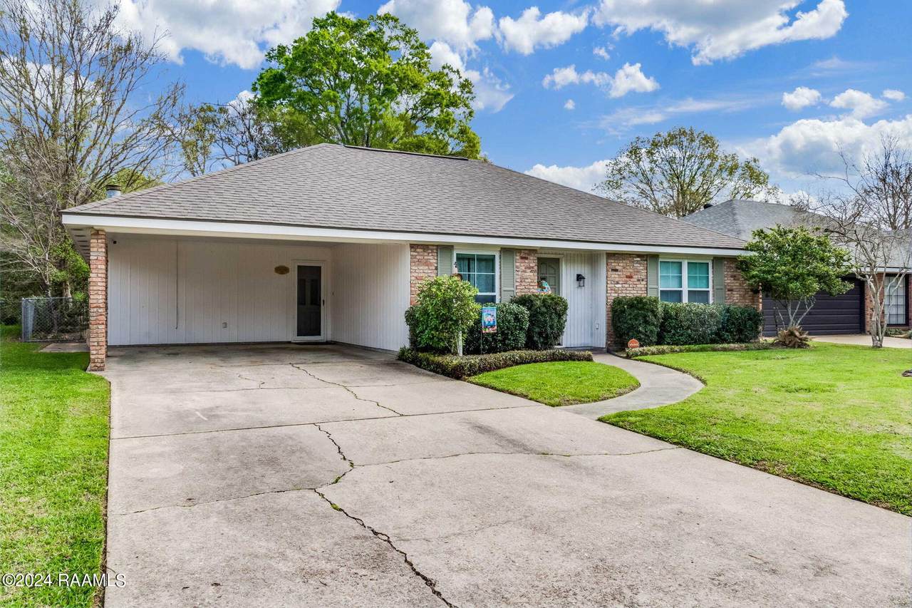 405 Orangewood Drive Drive, Lafayette, LA 70503 (MLS 24002335