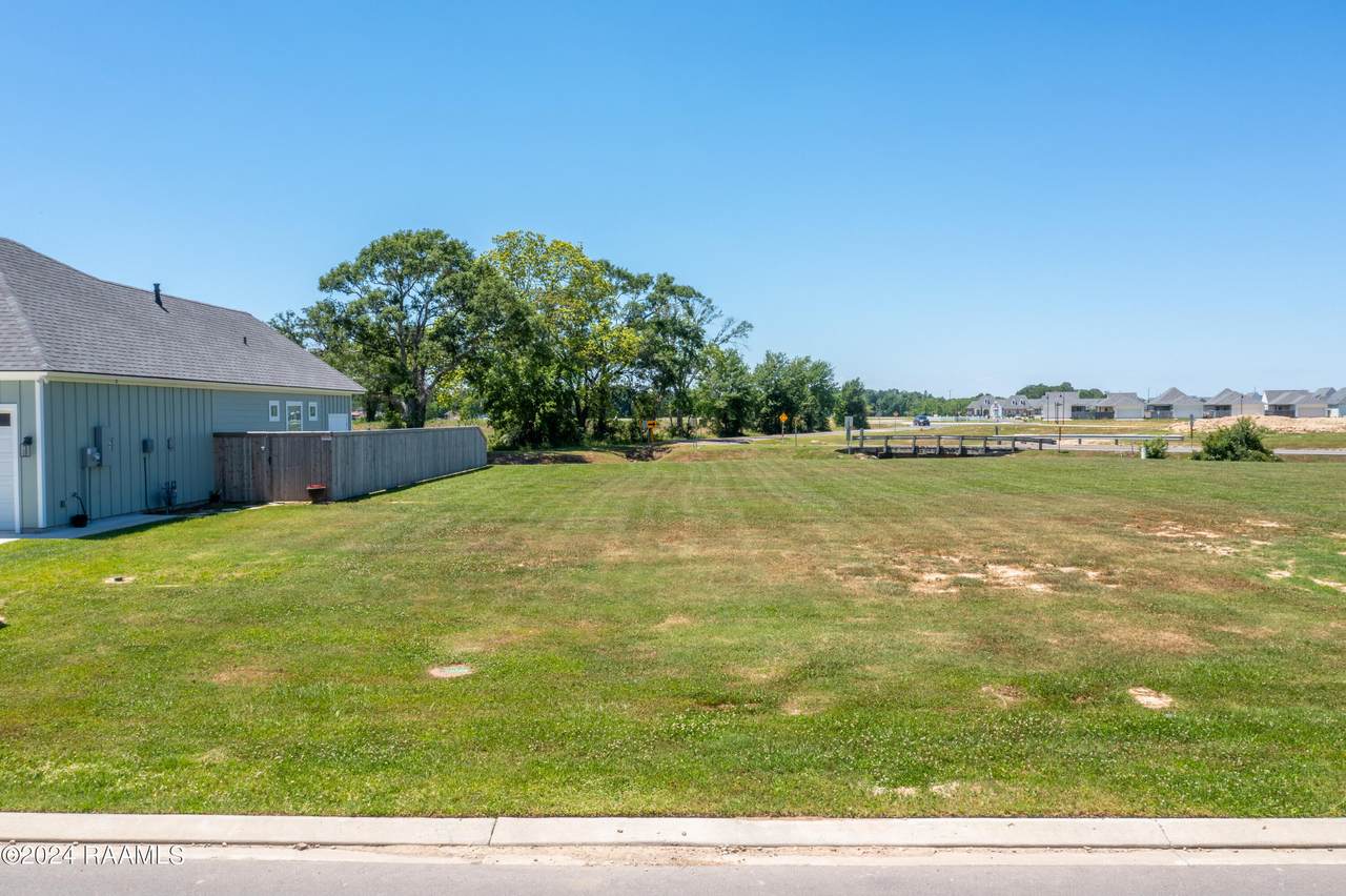 102 Breakers Way - Photo 1