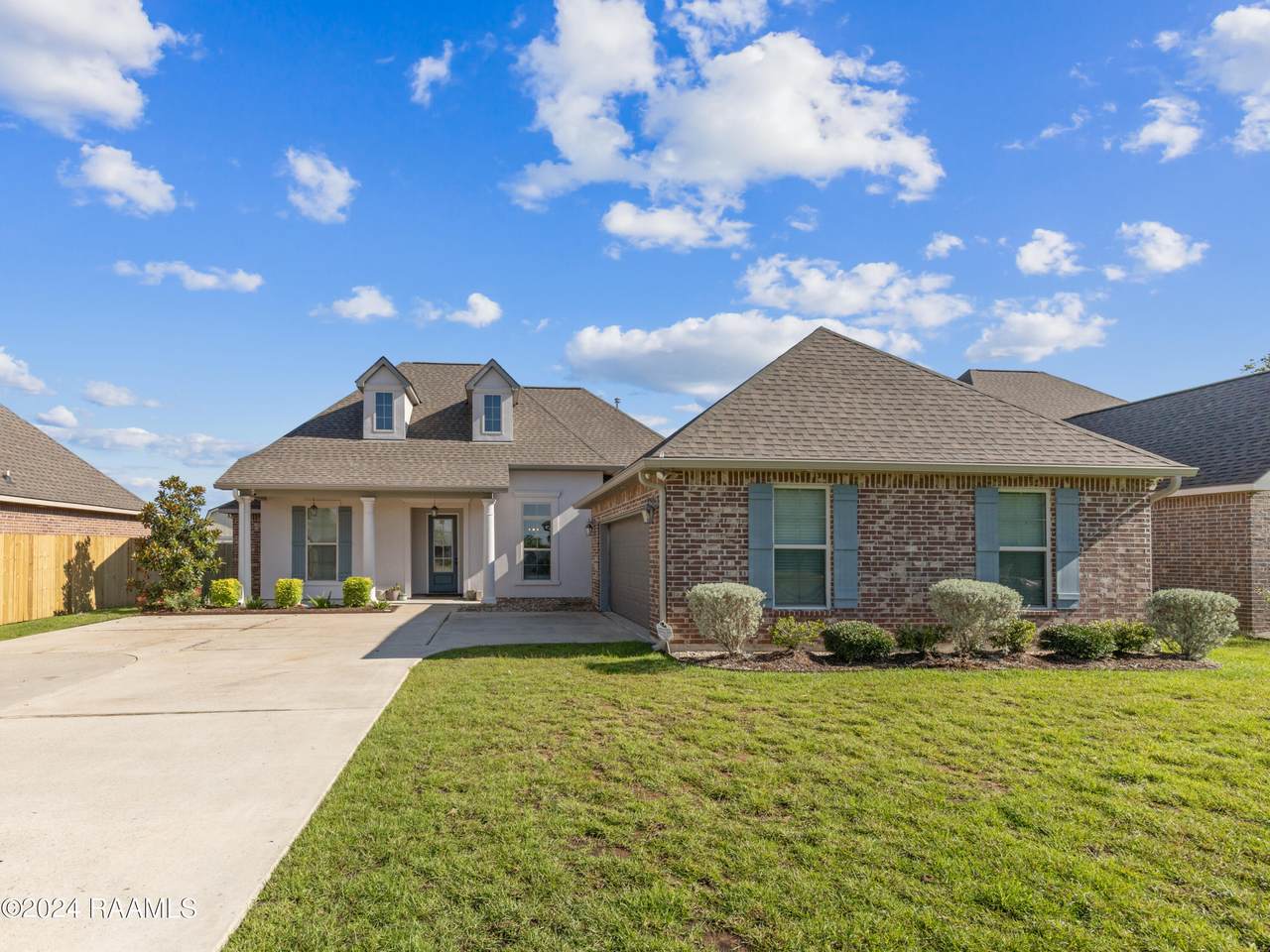 202 Goldenrod Lane - Photo 1