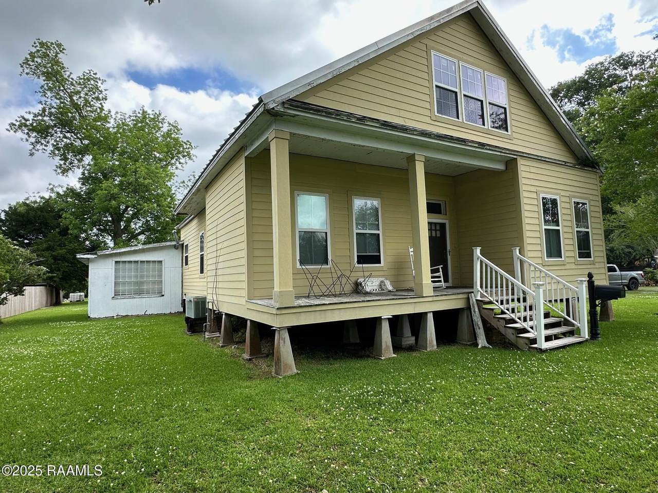 209 Oak Street - Photo 1