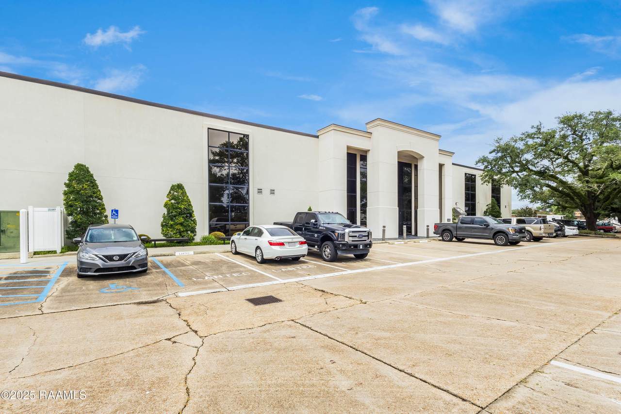 900 Saint Mary Boulevard - Photo 1