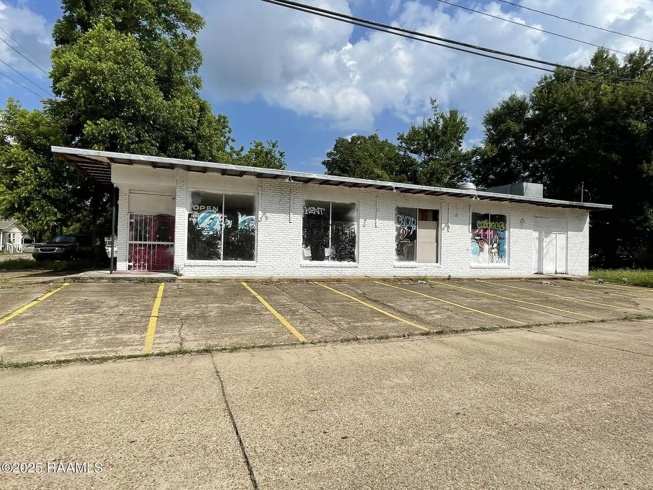 400 General Mouton Avenue - Photo 1