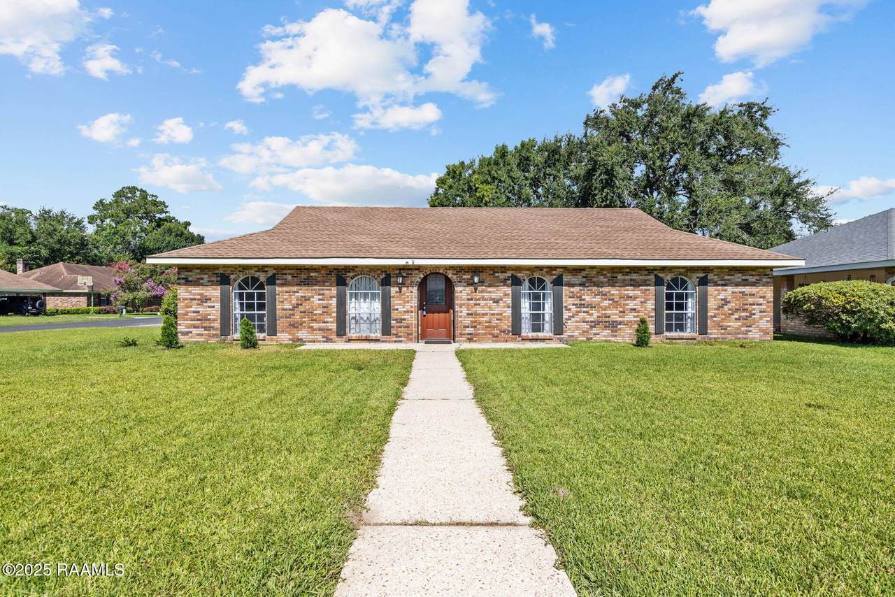 118 Granada Drive - Photo 1