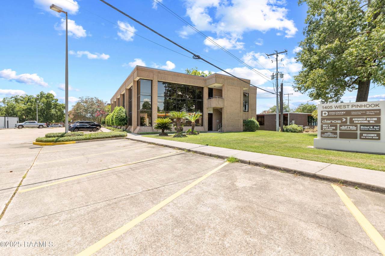 1405 Pinhook Road - Photo 1
