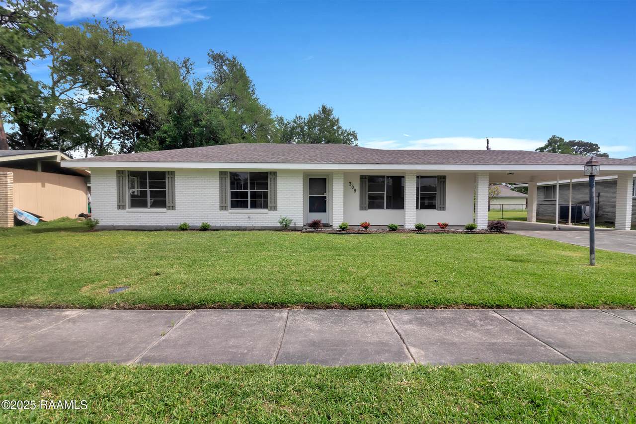 309 Wakefield Drive - Photo 1