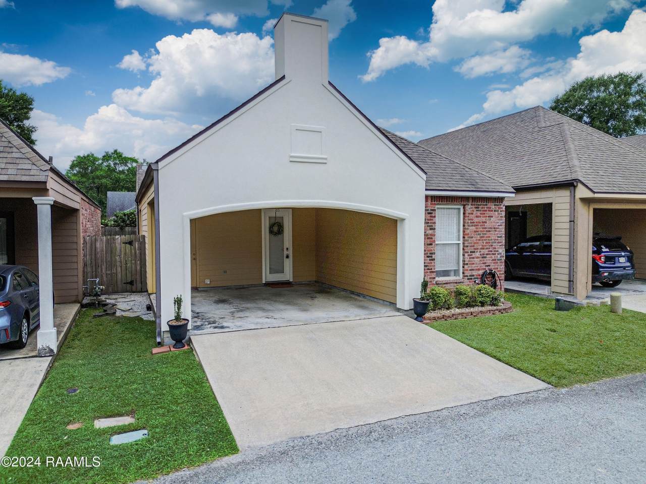 103 Laguna Lane - Photo 1