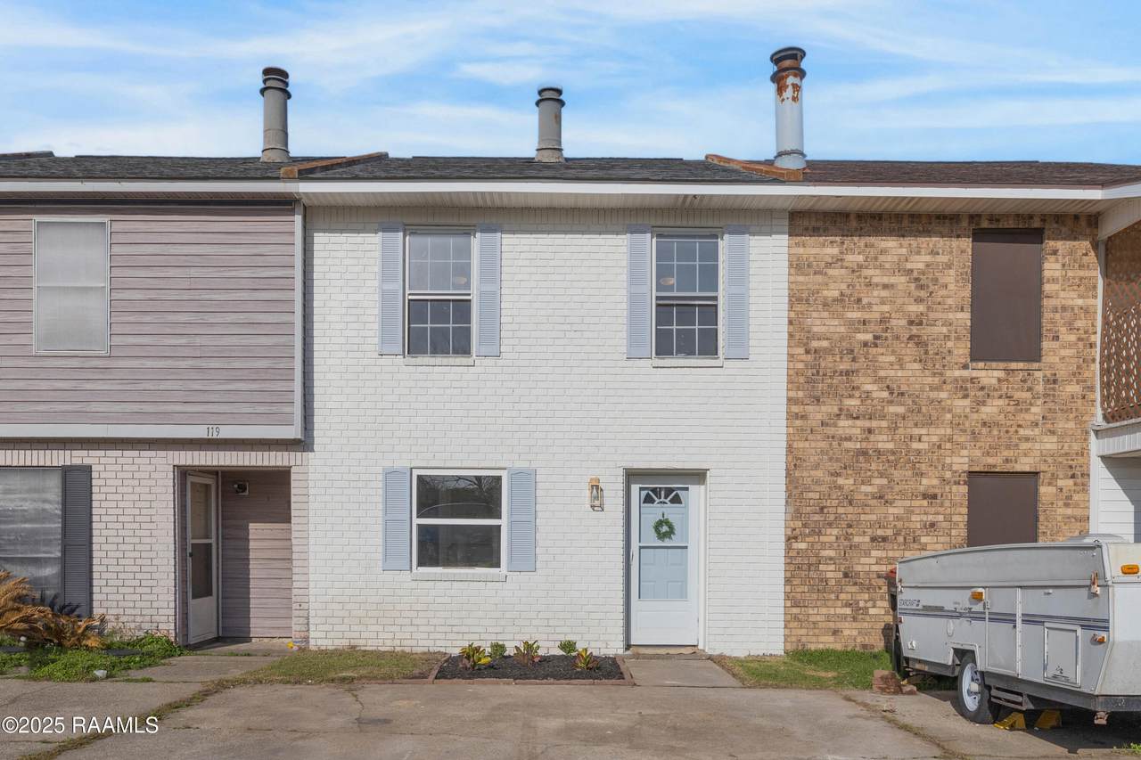 121 Courtney Drive - Photo 1