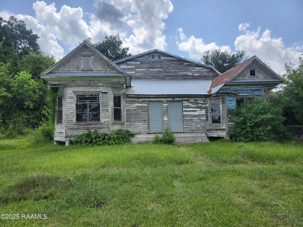 569 Avenue C - Photo 1