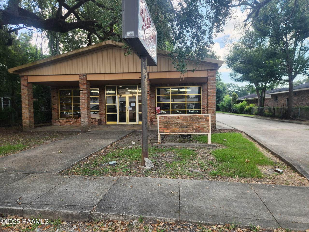 715 Center Street - Photo 1