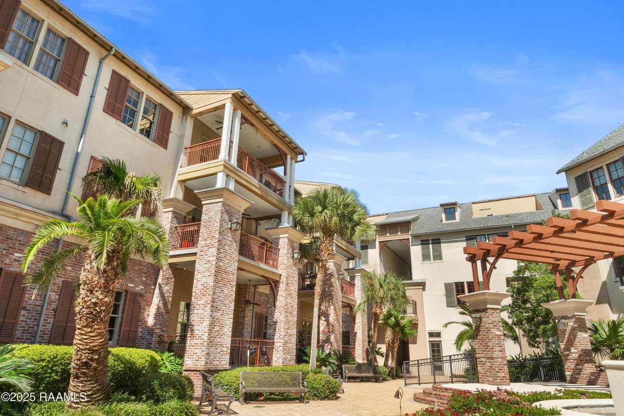 302 Richland Avenue - Photo 1