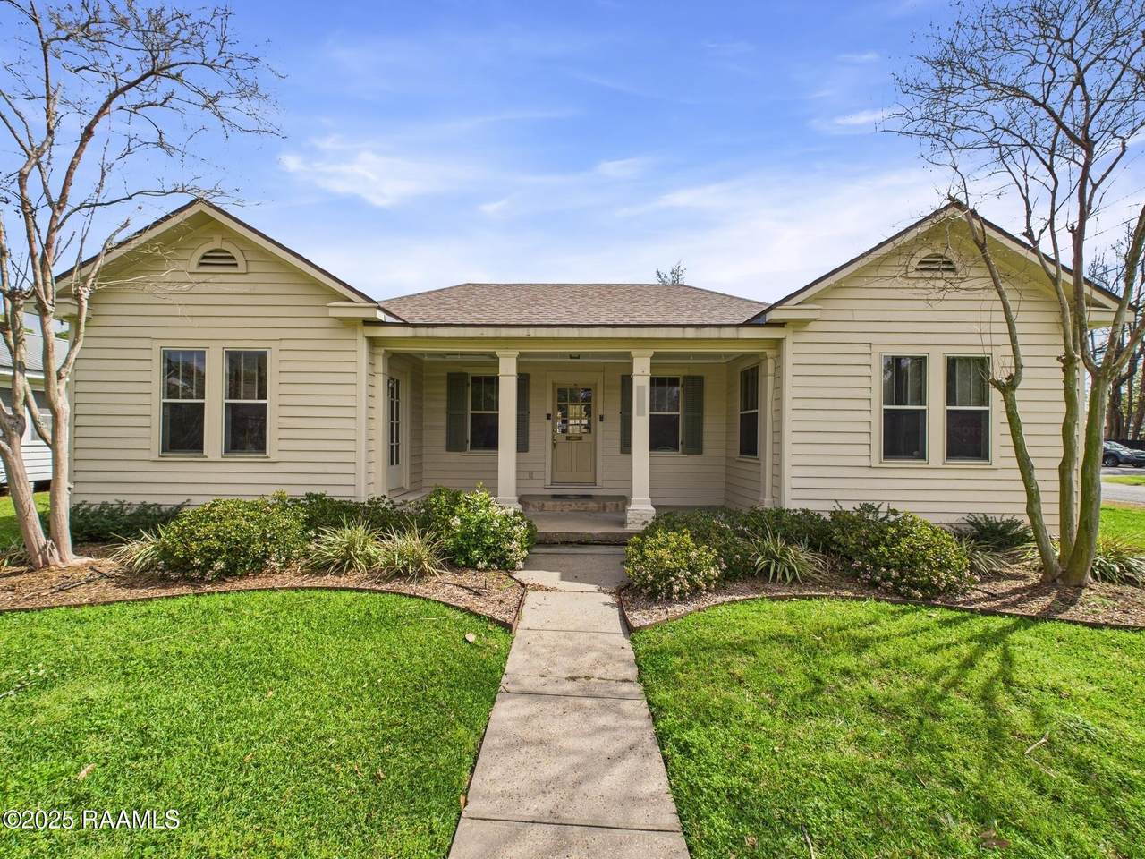 1502 University Avenue - Photo 1