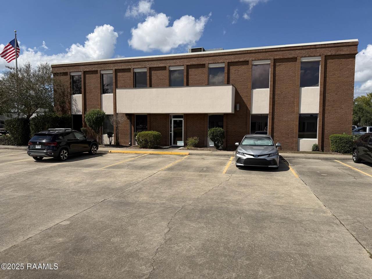 413 Travis Street - Photo 1