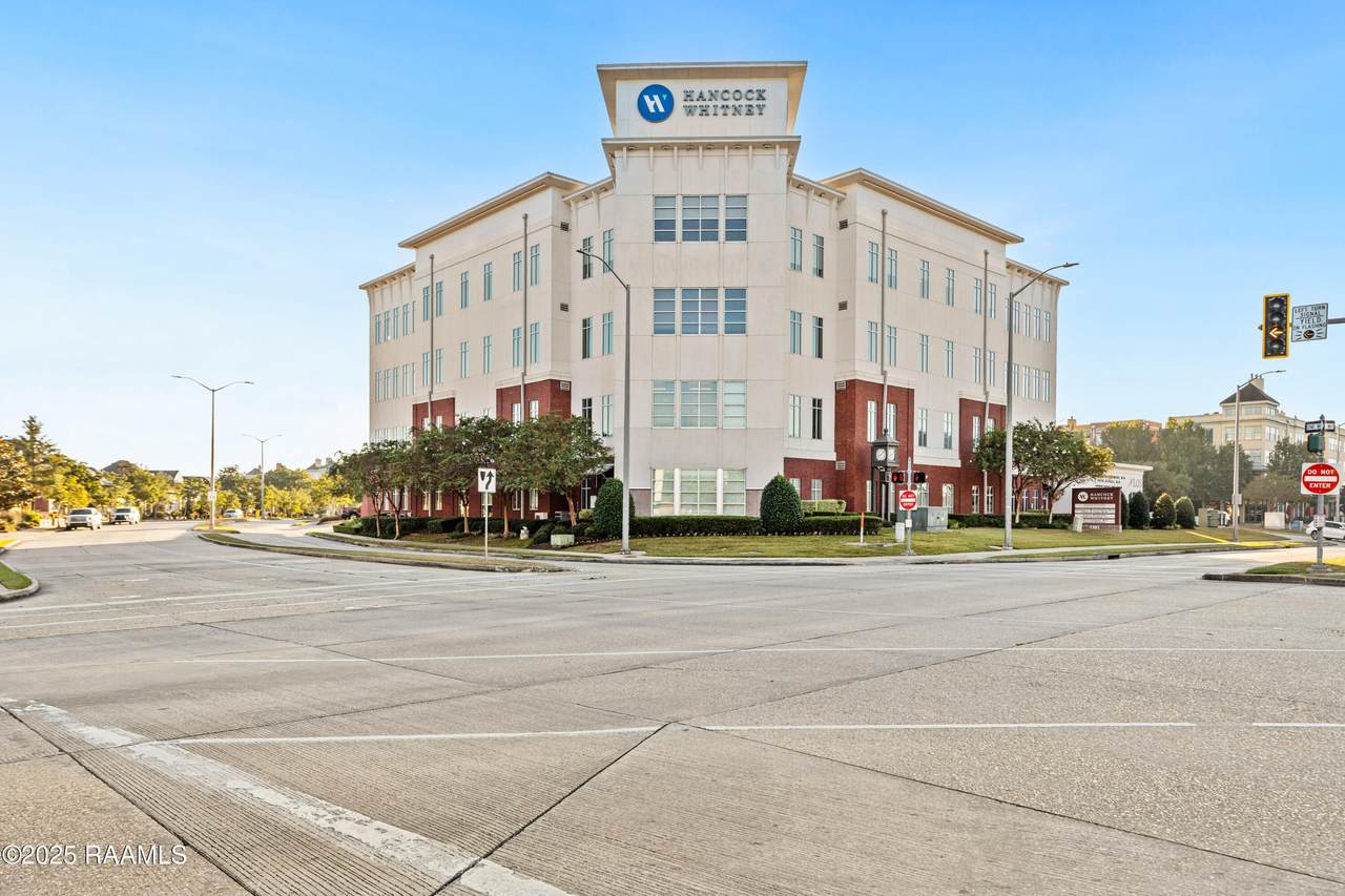 1301 Camellia Boulevard - Photo 1