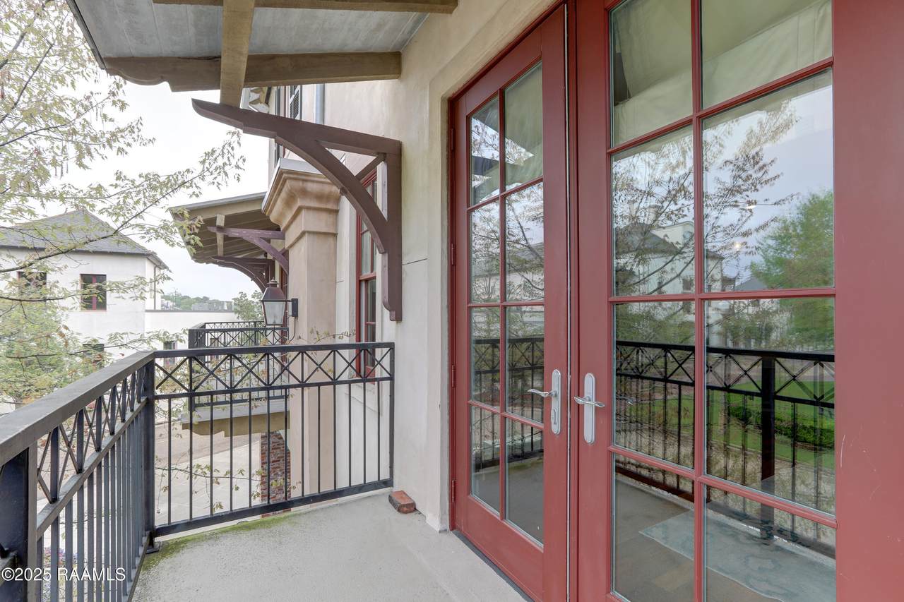 605 Silverstone Road - Photo 1