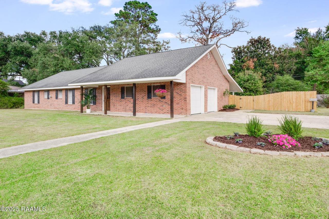 200 Leonie Street - Photo 1