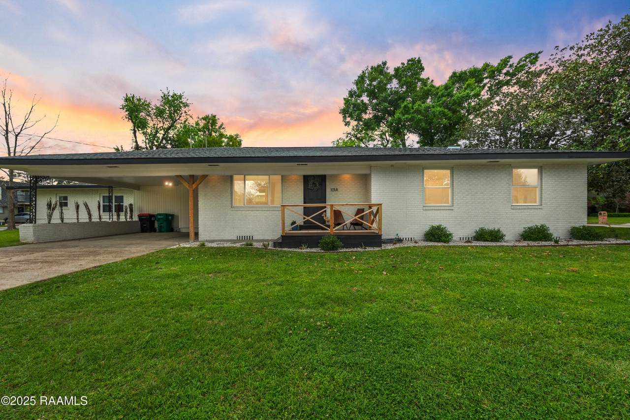 103 Southlawn Drive - Photo 1